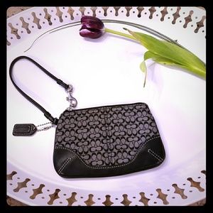 Coach Wristlet,  🖤black and white 🖤